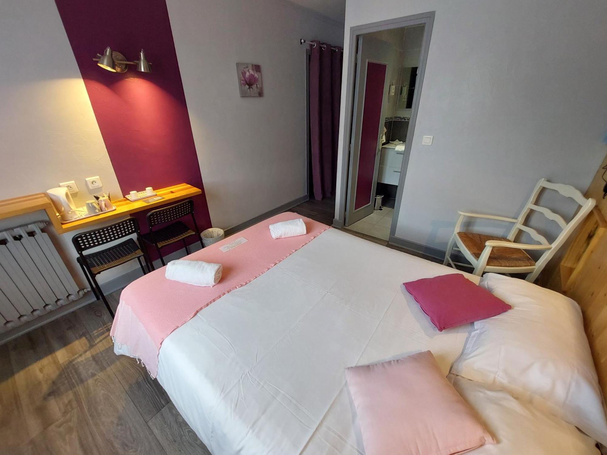 Logis Hotels - Auberge De L'Ile - Hotel 3 Etoiles Et Restaurant Creysse  Exteriör bild
