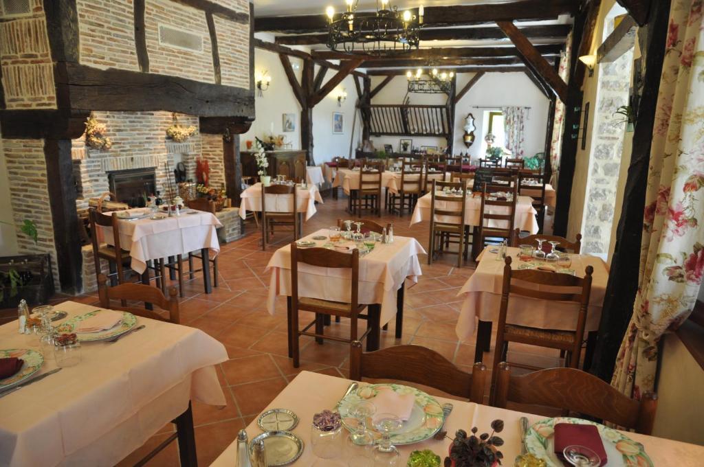 Logis Hotels - Auberge De L'Ile - Hotel 3 Etoiles Et Restaurant Creysse  Exteriör bild