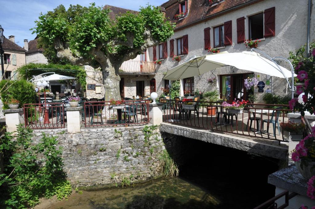 Logis Hotels - Auberge De L'Ile - Hotel 3 Etoiles Et Restaurant Creysse  Exteriör bild