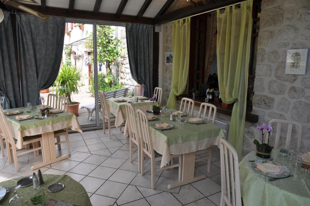 Logis Hotels - Auberge De L'Ile - Hotel 3 Etoiles Et Restaurant Creysse  Exteriör bild