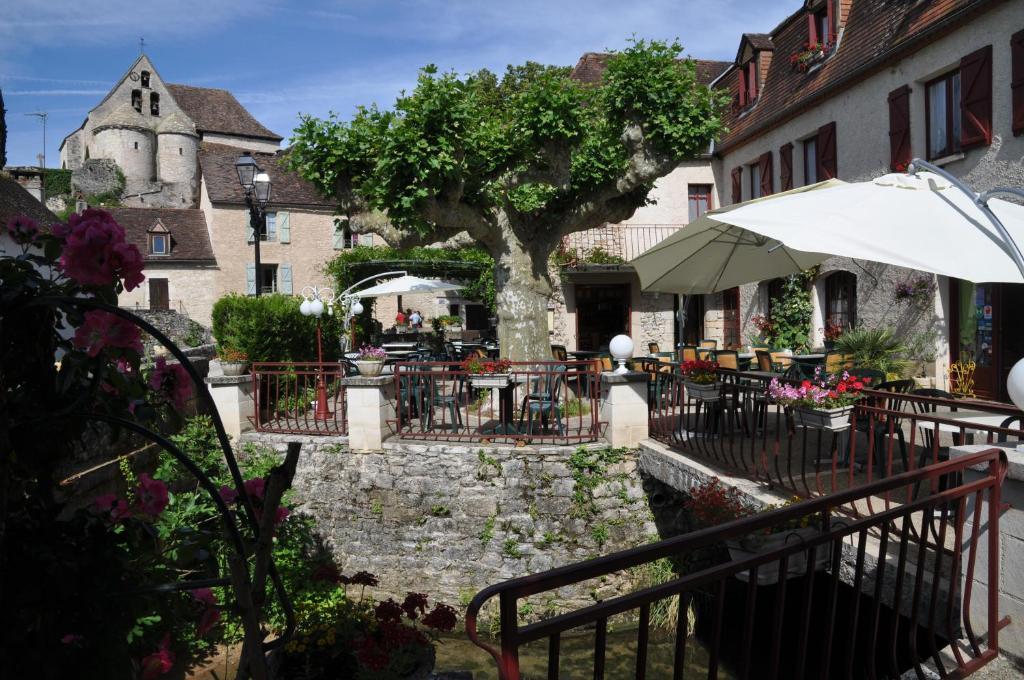 Logis Hotels - Auberge De L'Ile - Hotel 3 Etoiles Et Restaurant Creysse  Exteriör bild