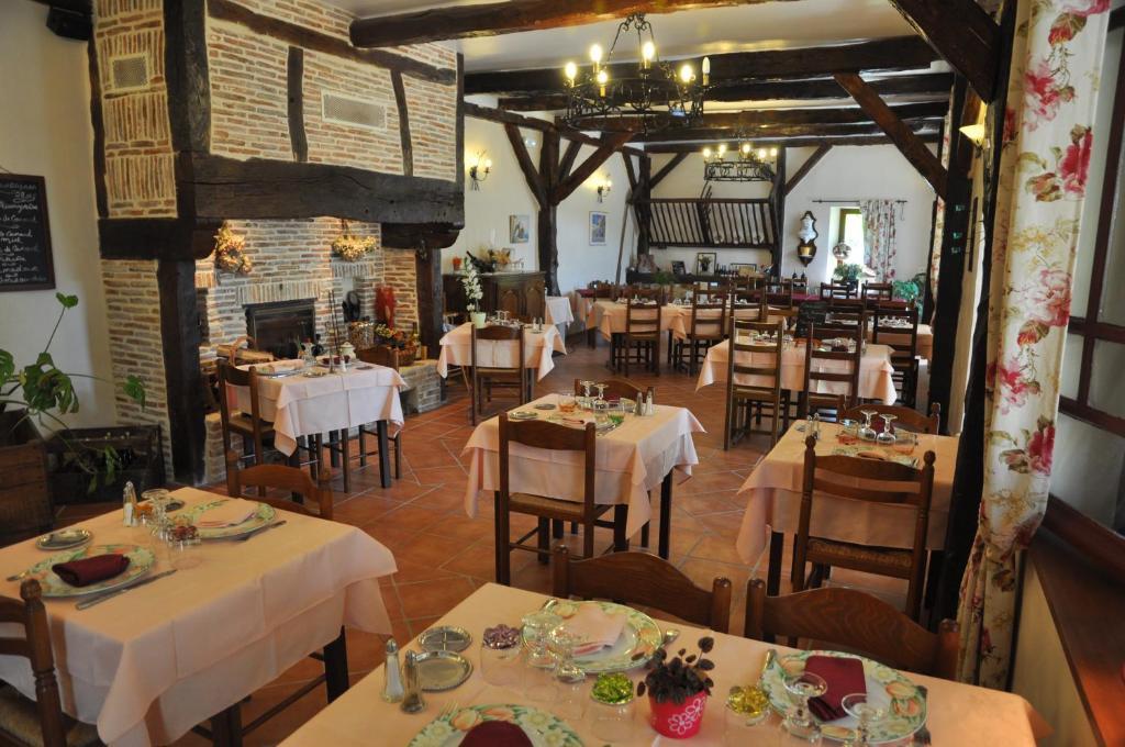 Logis Hotels - Auberge De L'Ile - Hotel 3 Etoiles Et Restaurant Creysse  Exteriör bild