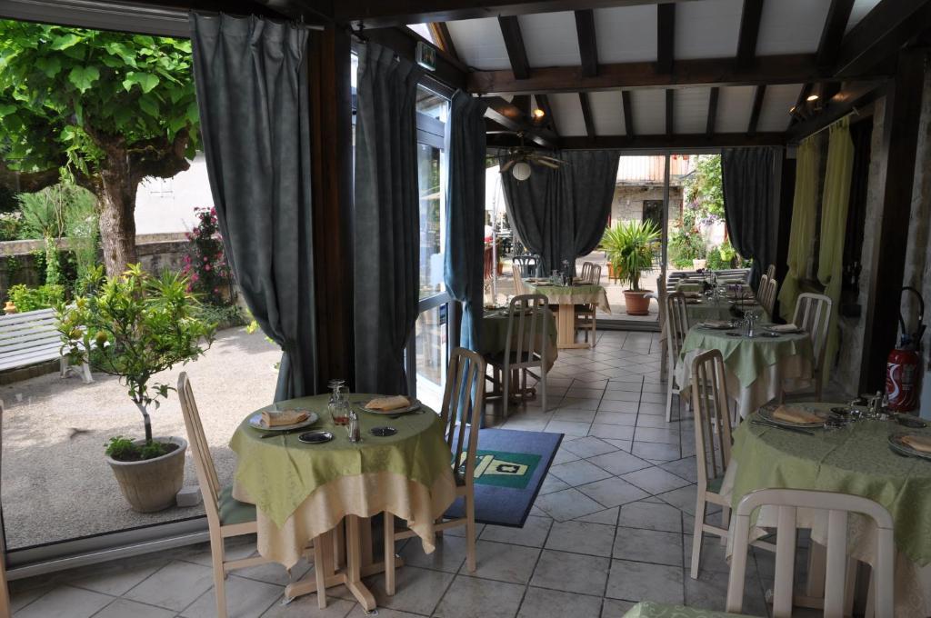 Logis Hotels - Auberge De L'Ile - Hotel 3 Etoiles Et Restaurant Creysse  Exteriör bild