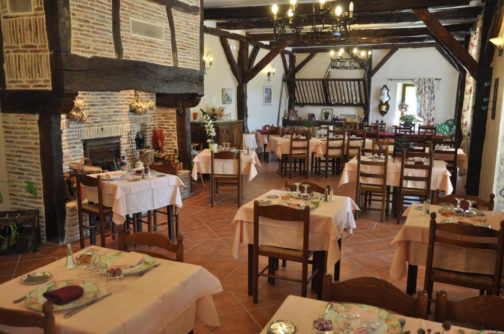 Logis Hotels - Auberge De L'Ile - Hotel 3 Etoiles Et Restaurant Creysse  Exteriör bild
