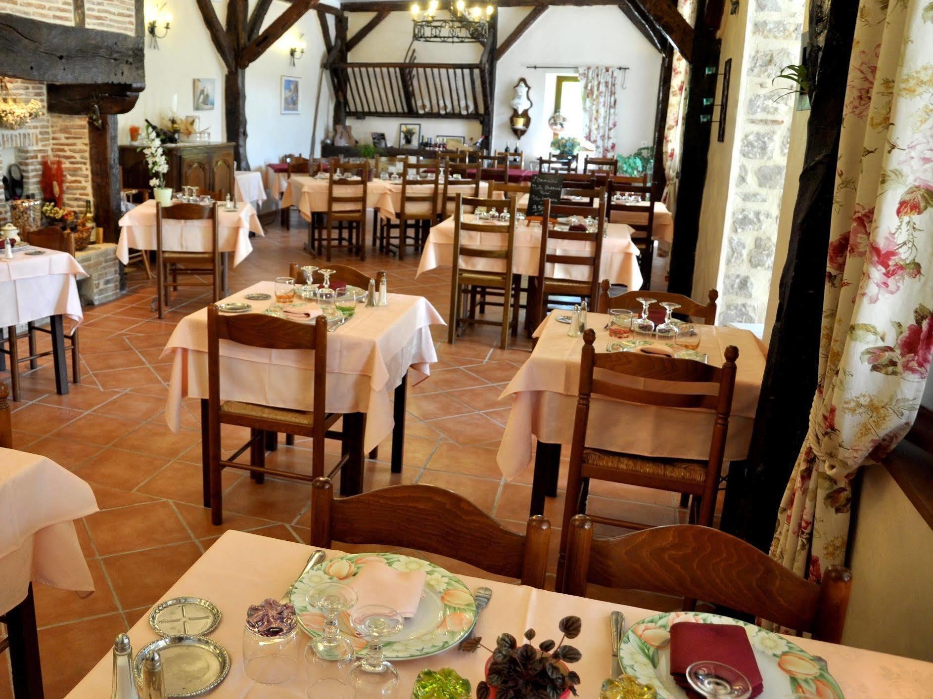 Logis Hotels - Auberge De L'Ile - Hotel 3 Etoiles Et Restaurant Creysse  Exteriör bild